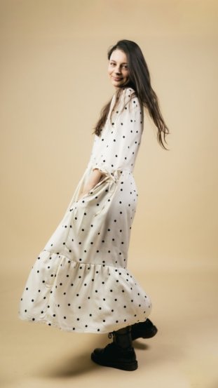 Midi šaty s 3/4 rukávem a volánkem off white