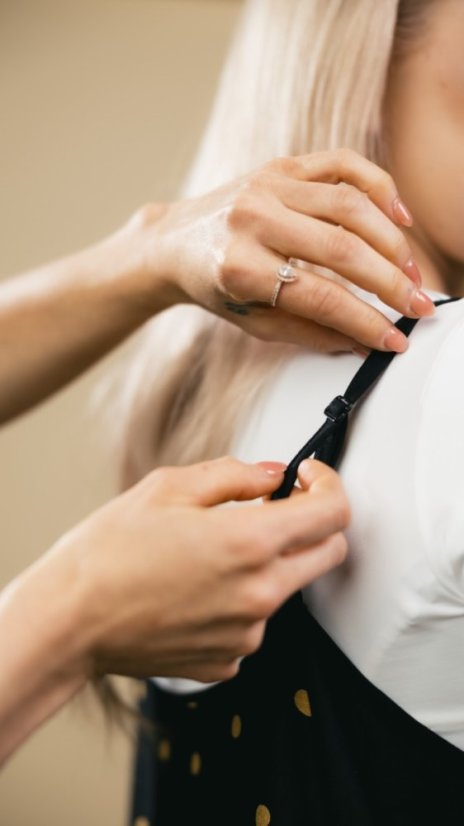 Midi šaty na ramínka s volánkem černá - Velikost: XS/S