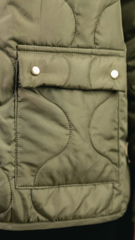 Prošívaná bunda Millie s kapucí olivová - Velikost: L