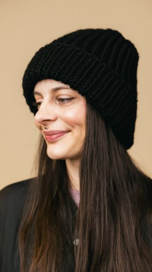 Žebrovaná čepice Černá