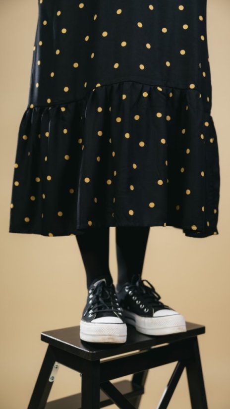 Midi šaty na ramínka s volánkem černá - Velikost: XS/S